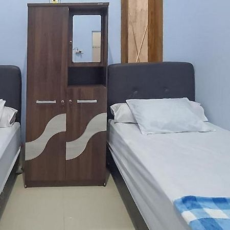 Hotel Griya Mbak Tafik Syariah Gendingan Exterior foto