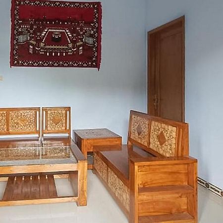 Hotel Griya Mbak Tafik Syariah Gendingan Exterior foto