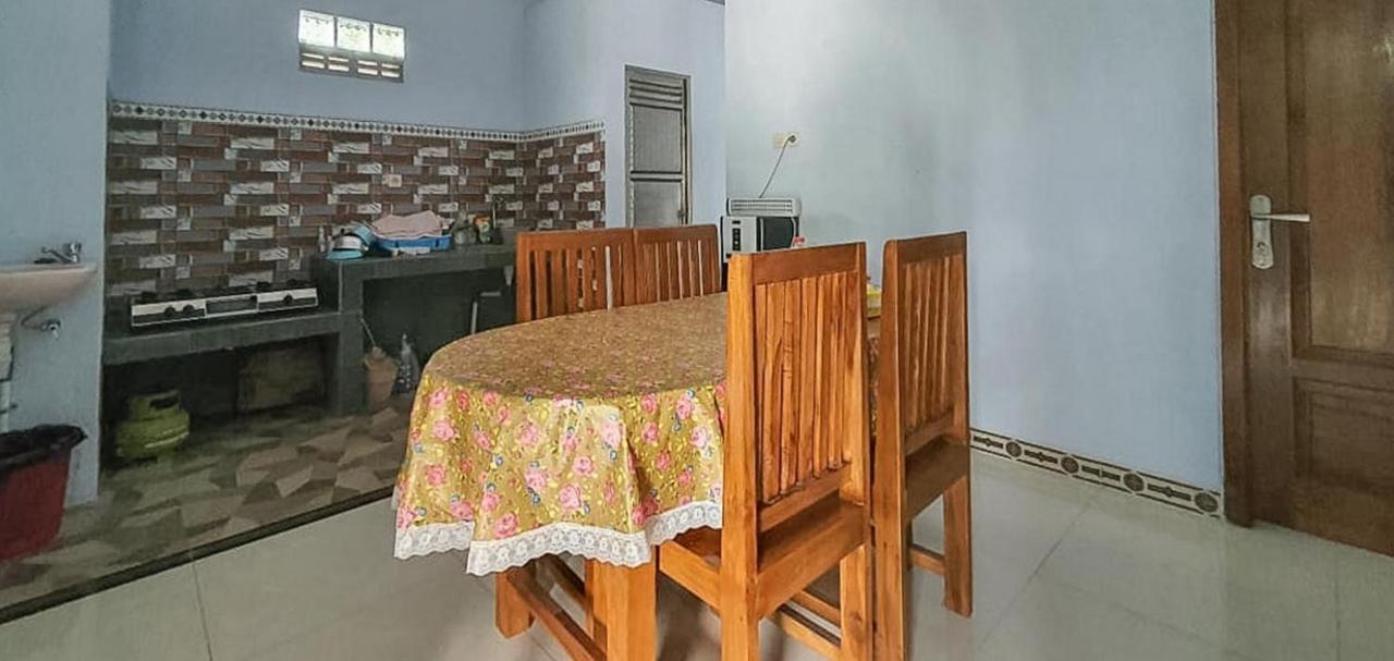 Hotel Griya Mbak Tafik Syariah Gendingan Exterior foto