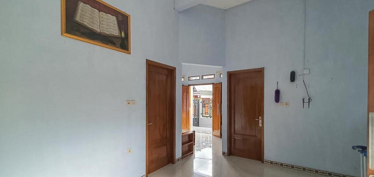 Hotel Griya Mbak Tafik Syariah Gendingan Exterior foto